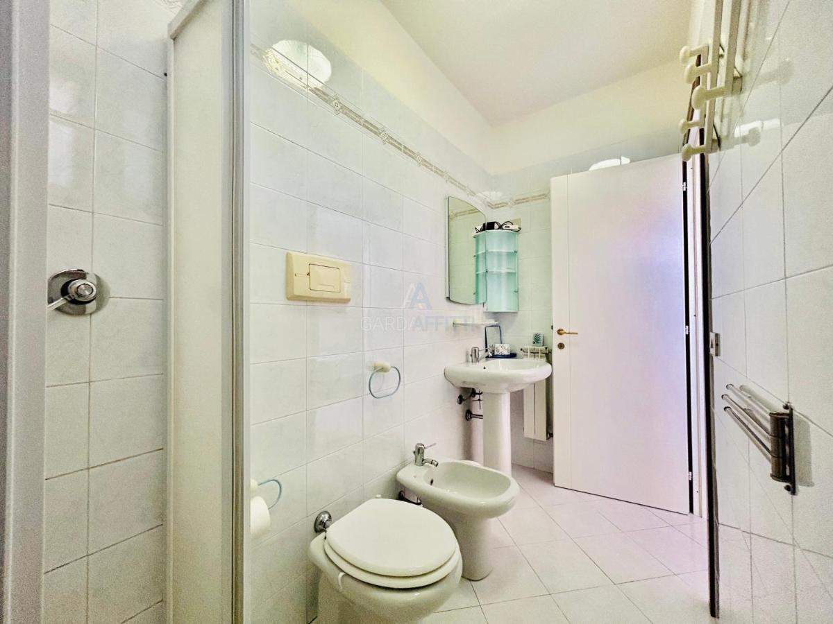 Perseo Apartment - 200M Dal Lago Di Garda Сірміоне Екстер'єр фото