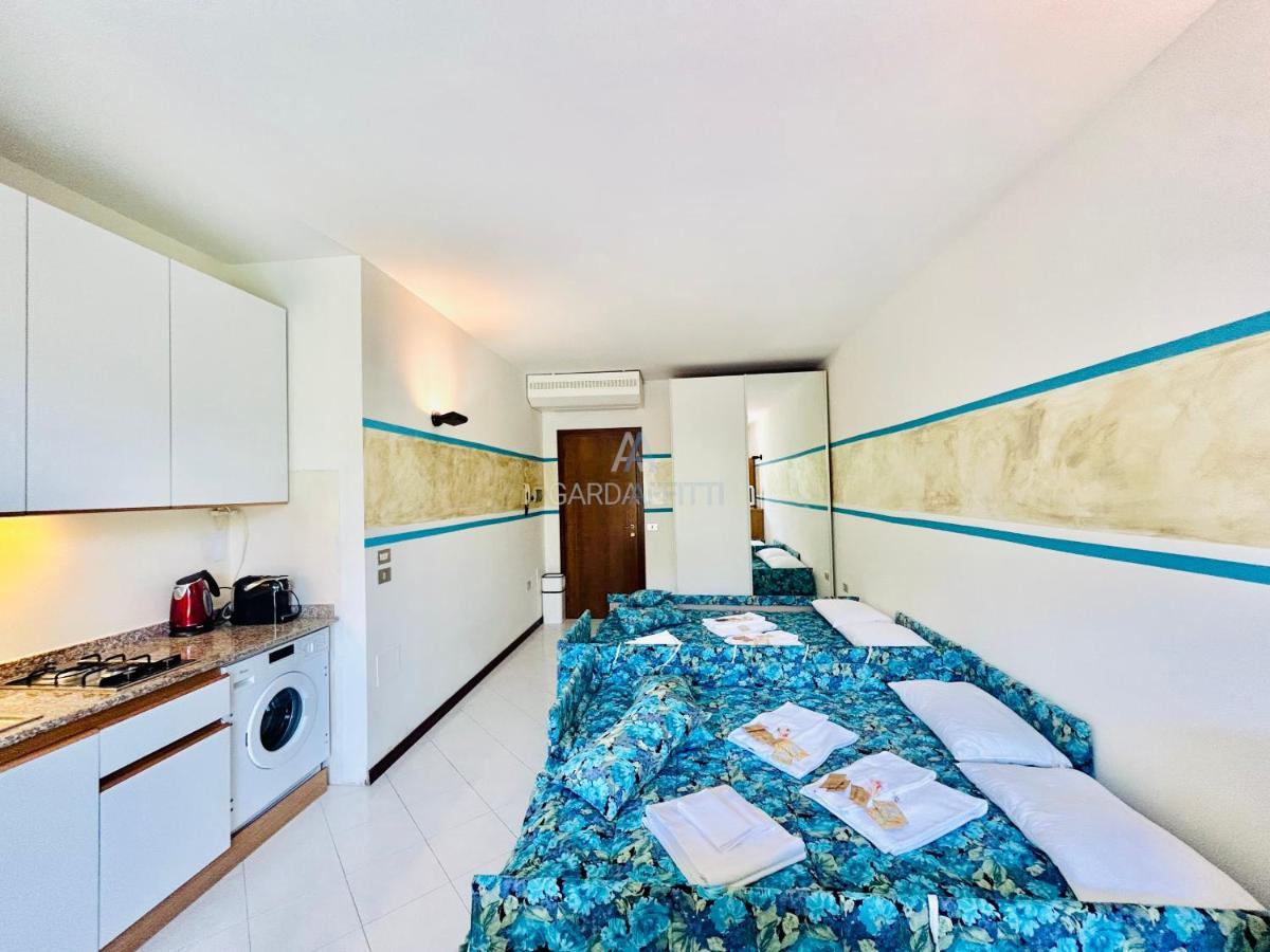 Perseo Apartment - 200M Dal Lago Di Garda Сірміоне Екстер'єр фото